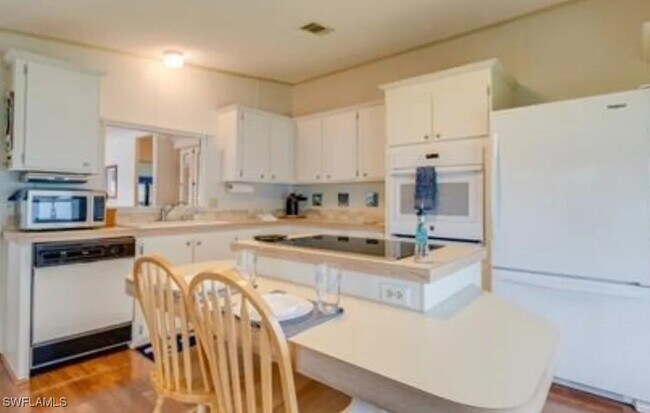 Building Photo - 624 Sunset Ln