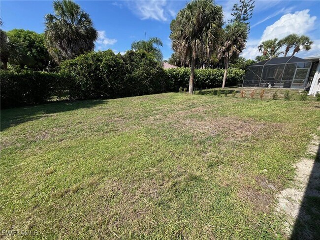 Building Photo - 2285 River Reach Dr