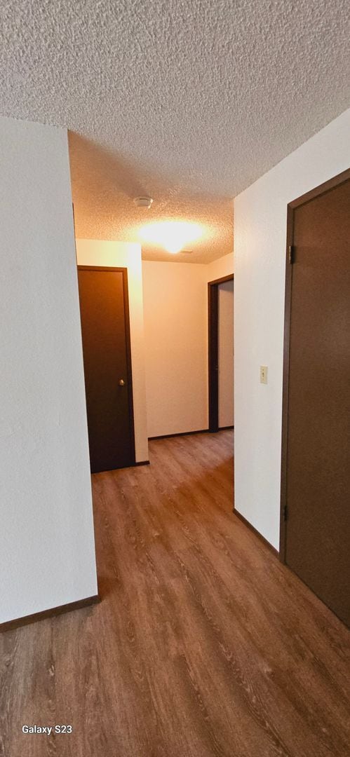 Building Photo - REDUCED - Puyallup 2bed/1.5 bath Duplex