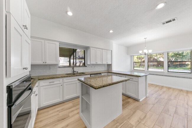 Building Photo - 819 Millpond Dr