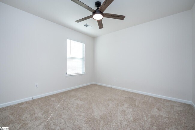 Building Photo - 114 Green Oak Dr