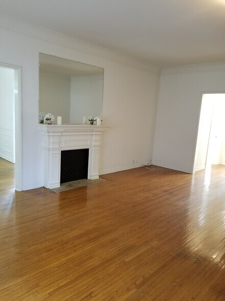 BEAUTIFUL MANTEL - 6328 Orange St
