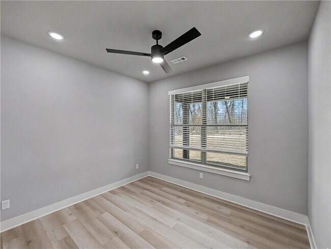 Building Photo - 52 Claxton Dr