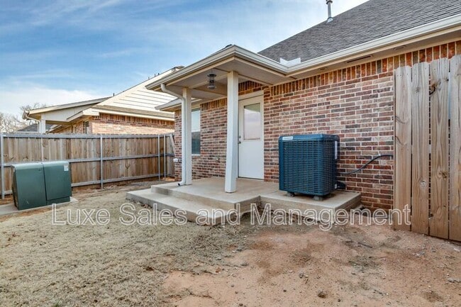 Building Photo - 10809 NW 119th St