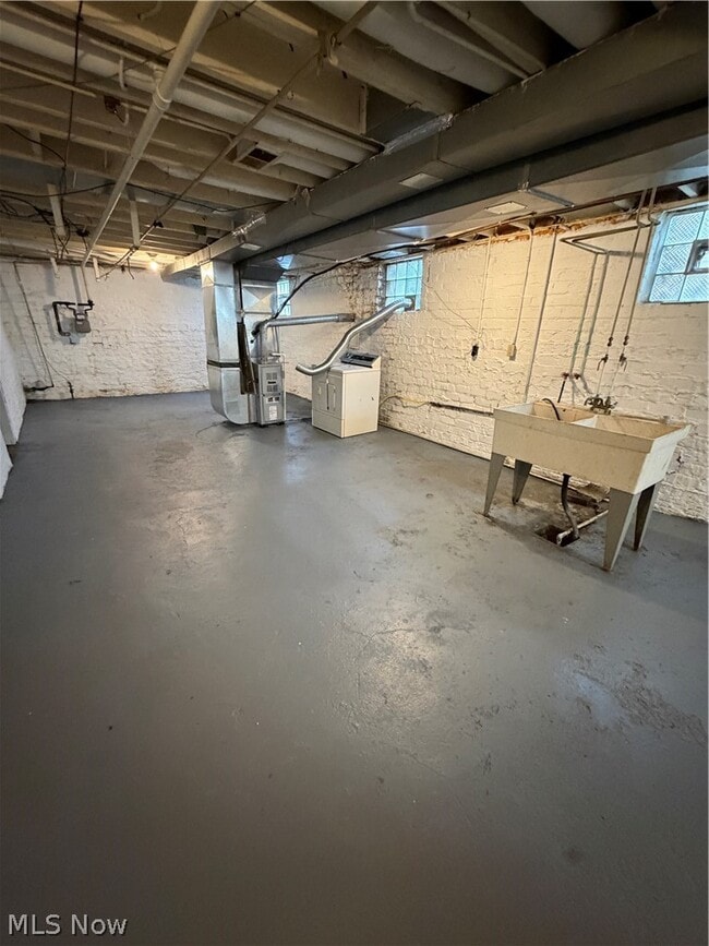 Building Photo - 119 Upland Ave