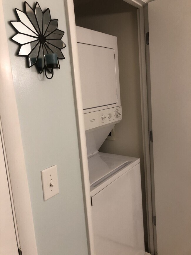 Building Photo - 350 G St SW