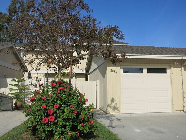 Building Photo - Light & Bright, Remodeled 3BD/1.5BA w/ 1 Car Garage, Comm Pool, Park and Greenbelts