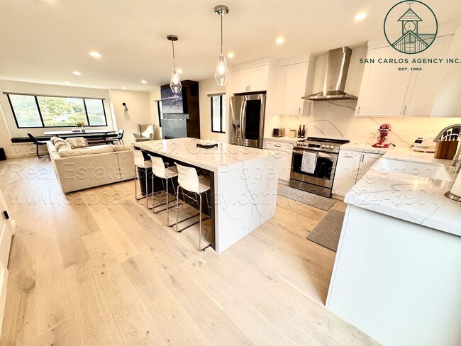 Building Photo - Newly Remodeled Four Bedroom Mission Field...
