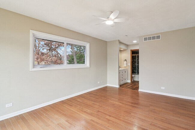 Building Photo - 23460 W N Lakewood Ln