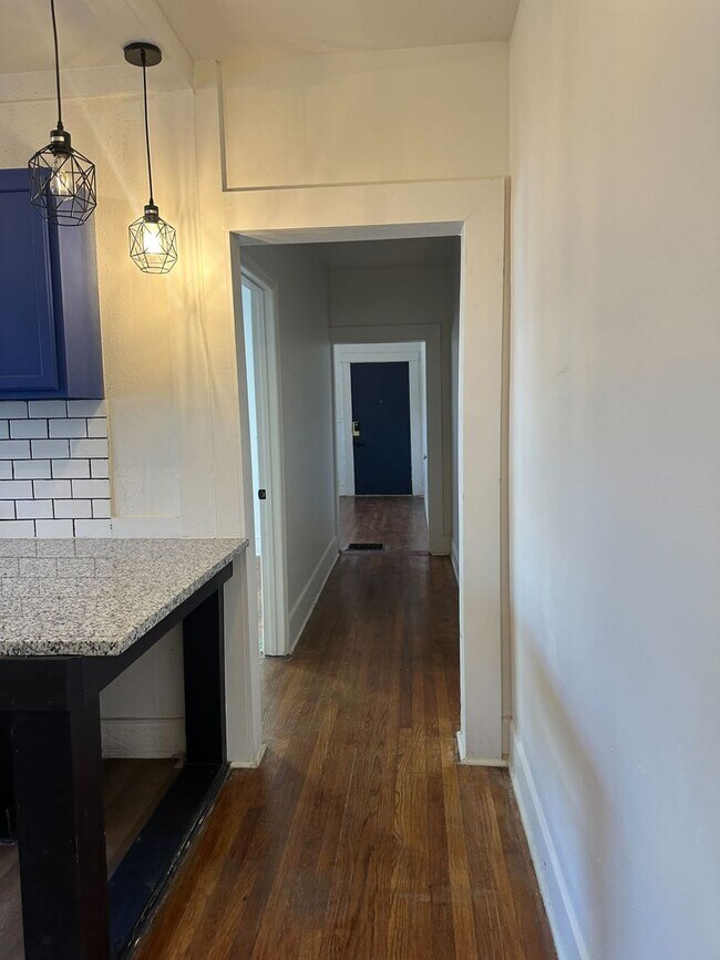 Building Photo - 1227 8th Ave W
