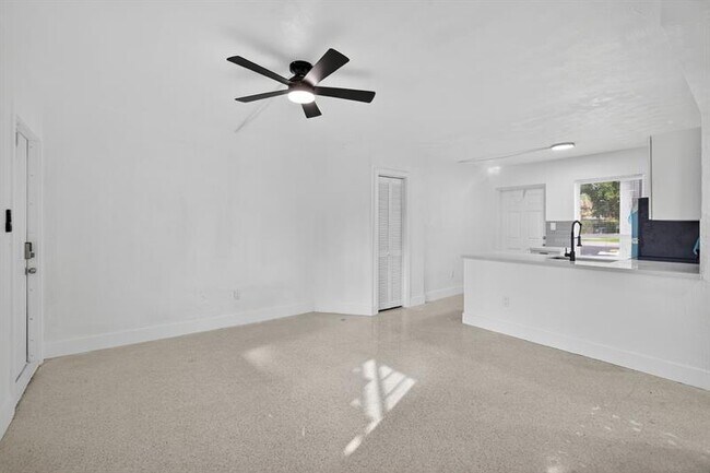 Building Photo - 1821 Middle River Dr