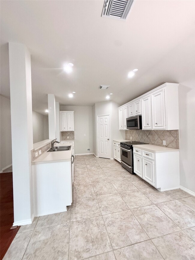 Building Photo - 12404 Shady Brook Dr