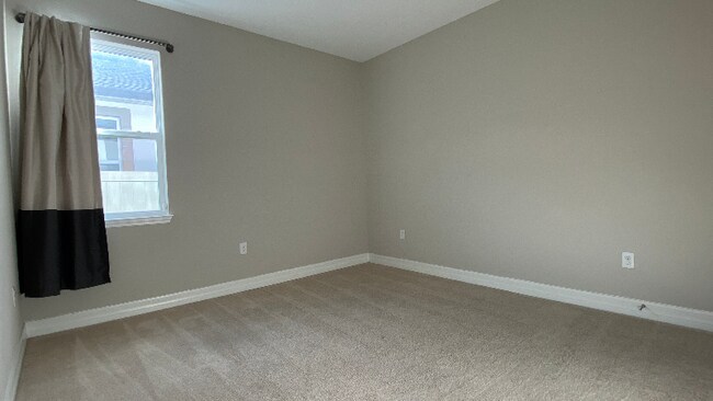 Building Photo - 2066 Cresswell St