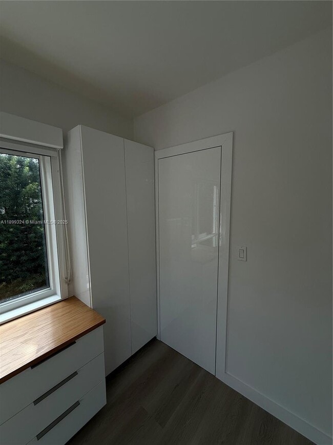 Building Photo - 675 NE 93rd St