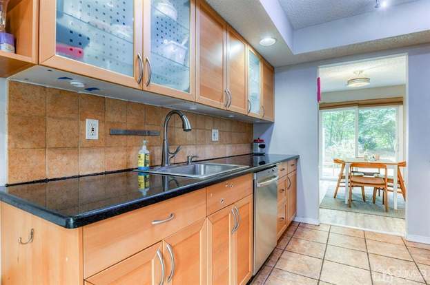 Building Photo - 166 Stults Ln
