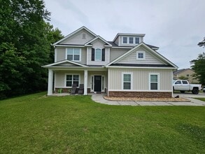 Building Photo - Gorgeous and Spacious 4 Bedroom Home!