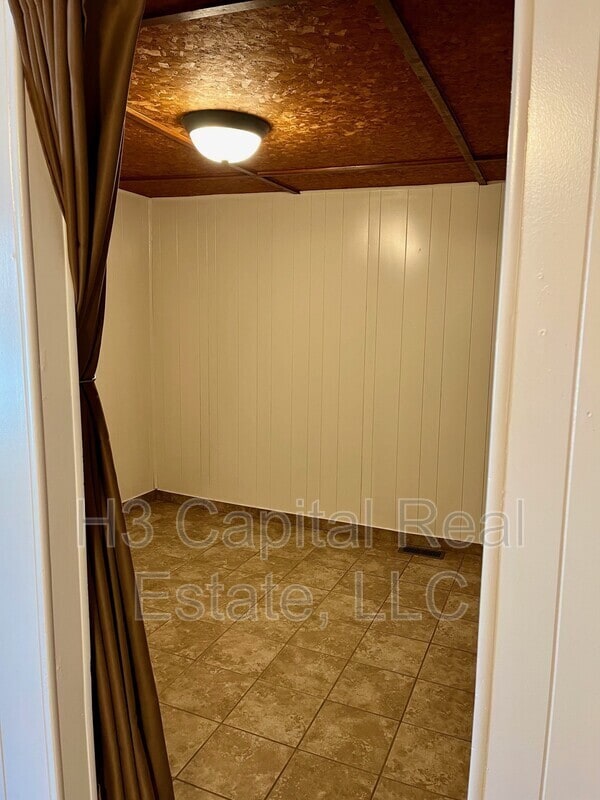 Building Photo - 117 N Shamrock St