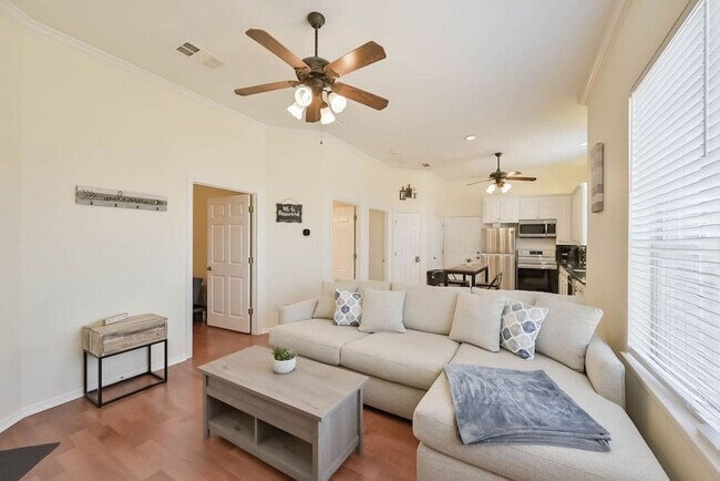 Building Photo - 811 Mallard Pointe Dr