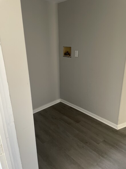Laundry room - 145 E Walnut St