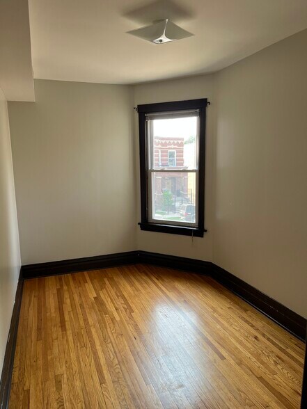 Building Photo - 1439 N Ridgeway Ave