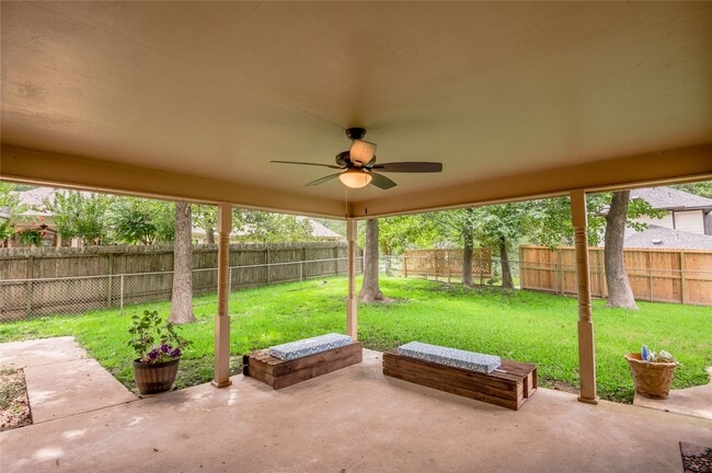 Building Photo - 2232 Azalea Cir