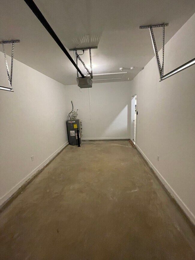 Building Photo - Home for Rent in Oak Grove, AL!!! Available to View with 48 Hour Notice!!!