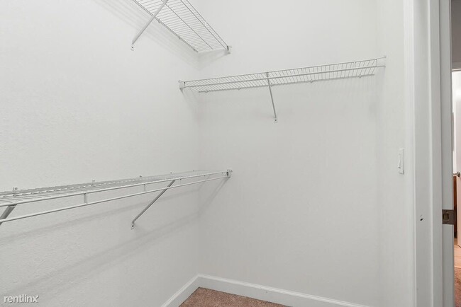 Building Photo - 3 br, 2.5 bath Townhome - Charleston Commons