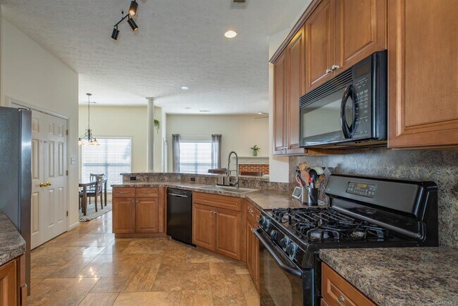 Building Photo - 616 Castle Brook Dr