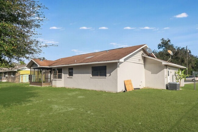 Building Photo - 2 Bedroom, 2 Bathroom Home for Rent in Dade City!