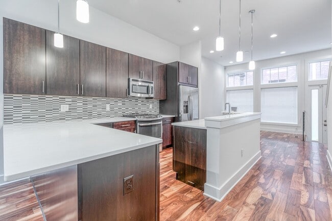 Building Photo - Old City Townhome