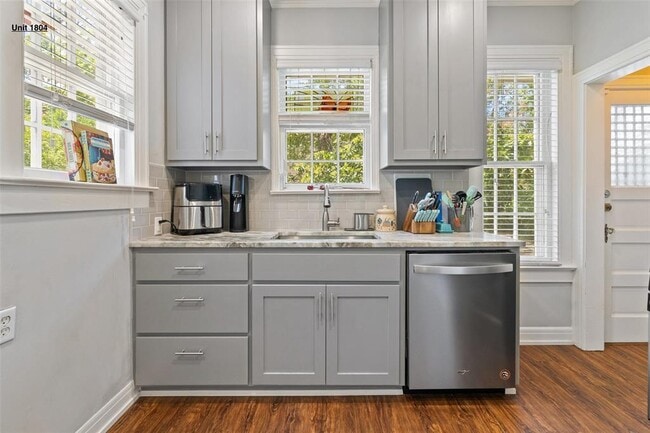 Building Photo - 1804 Pearl St