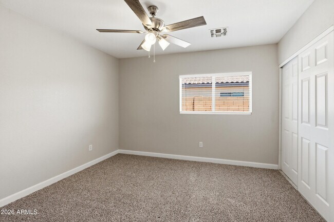 Building Photo - 2851 E Cherry Hills Dr
