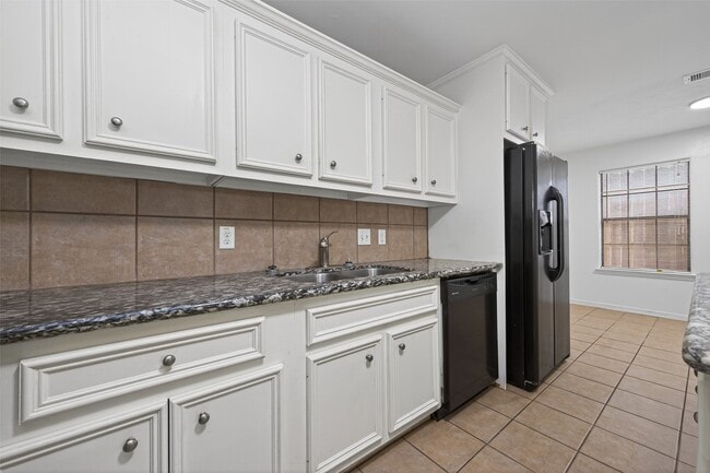 Building Photo - 10039 Morocco Rd