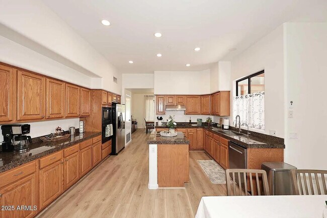 Building Photo - 333 N Pennington Dr