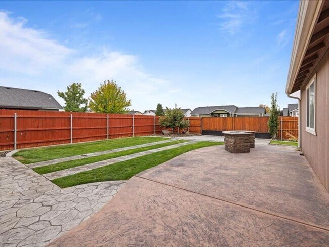 Building Photo - 6416 Three Rivers Dr