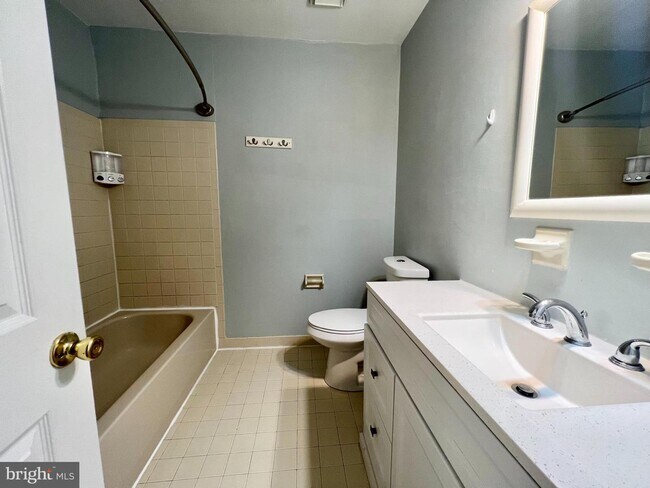 Building Photo - 8620 Trumbauer Dr