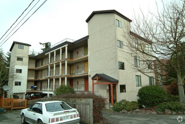 Building Photo - Wind Chimes