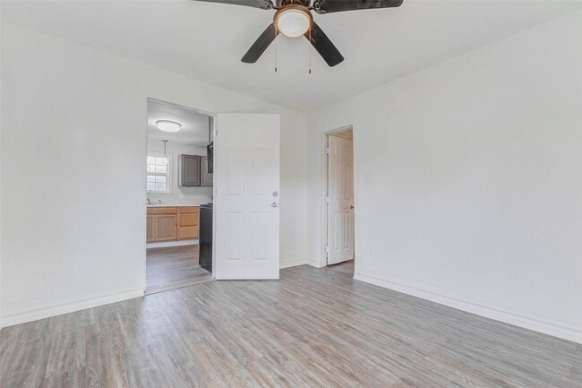 Building Photo - 607 N Speed St