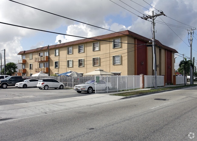 Building Photo - 1530 W 68th St