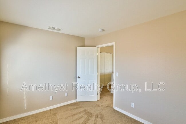 Building Photo - 11706 W Sunnyside Dr