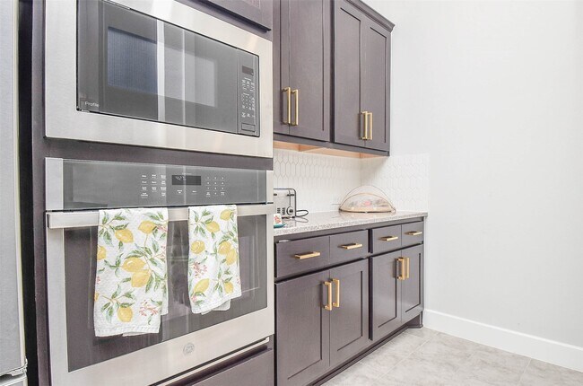 Building Photo - 8906 Luddenham Lilac Ln