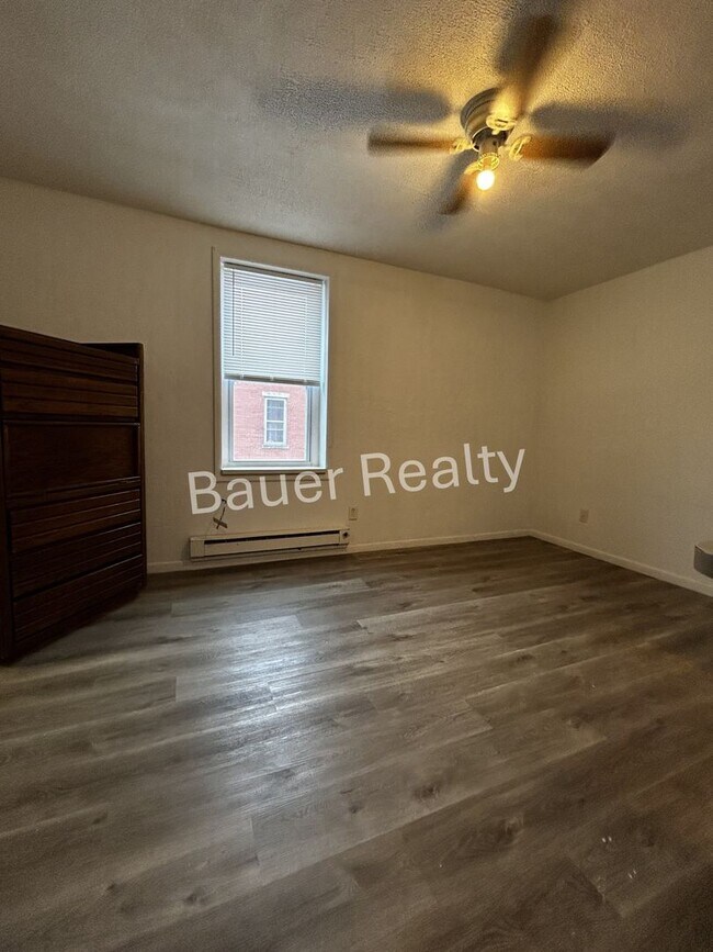 Building Photo - 43 E Main St