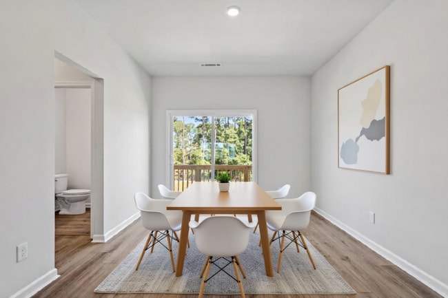 Building Photo - 372 Chesapeake Cmns St