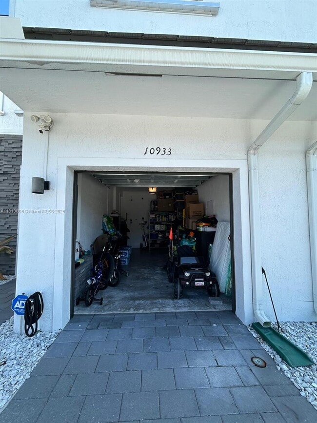 Building Photo - 10933 SW 235th Ln