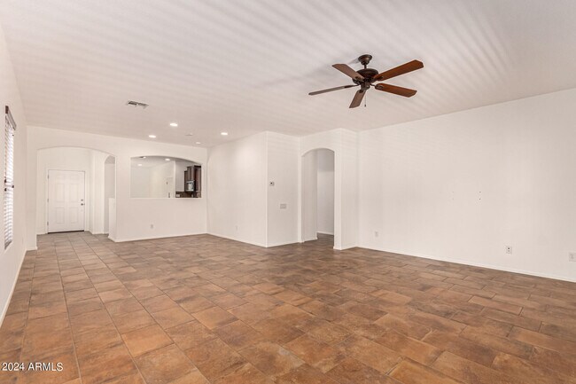 Building Photo - 10847 W Avenida Del Rey
