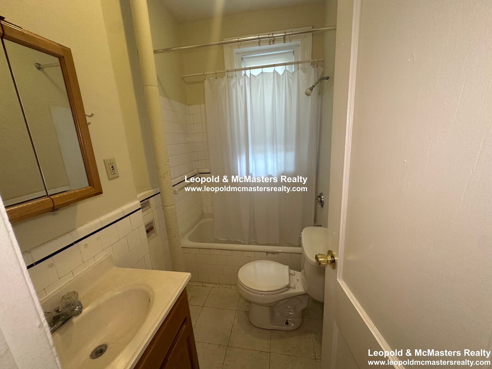 Building Photo - 76 Dunboy St