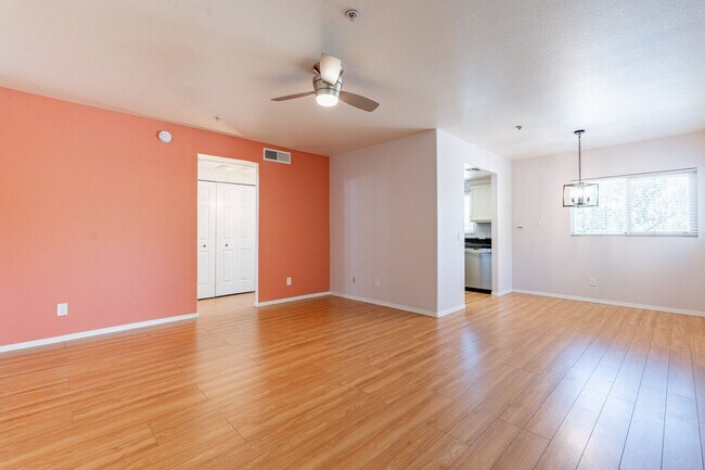 Building Photo - Chandler's Best-Kept Secret: Spacious Cond...