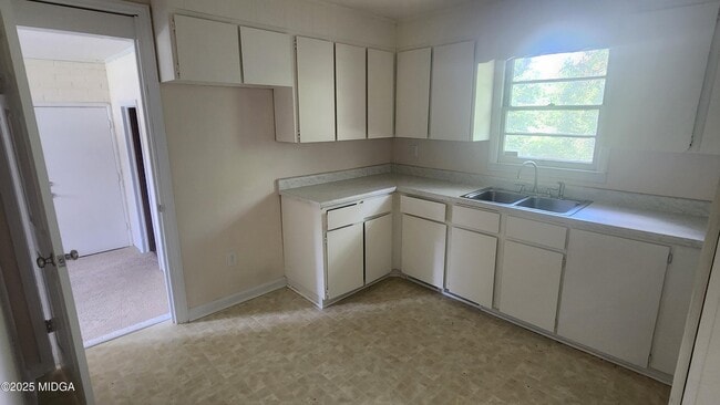 Building Photo - 2304 Danbury Dr