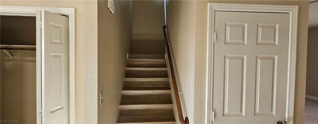 Building Photo - 313 Beethoven St