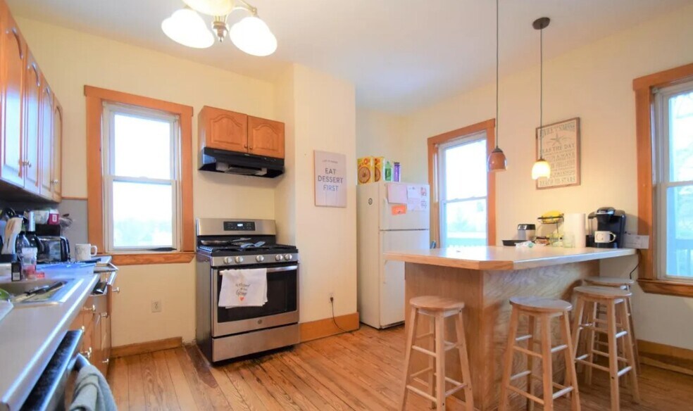 Building Photo - 346 Faneuil St